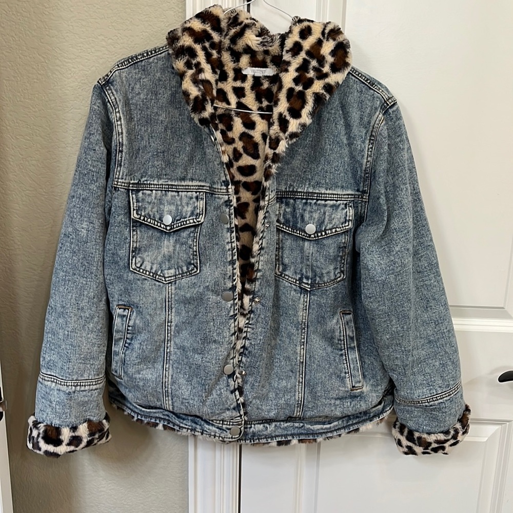 Denim coat with leopard faux fur lining